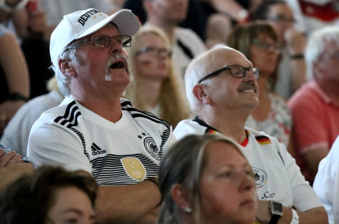 Así reaccionaron los fanáticos en Dortmund, Alemania.