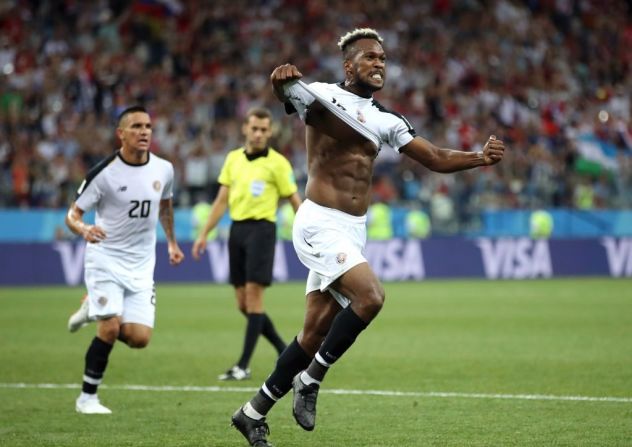 Kendall Waston de Costa Rica iguala 1-1 el partido contra Suiza en el estadio Nizhny Novgorod en el minuto 56. Era la única selección que no había anotado en toda la competencia, pero ahora las 32 selecciones se van con goles de Rusia 2018.