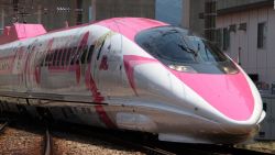 CNNE 538406 - #eldatodehoy- asi es el tren de hello kitty en japon