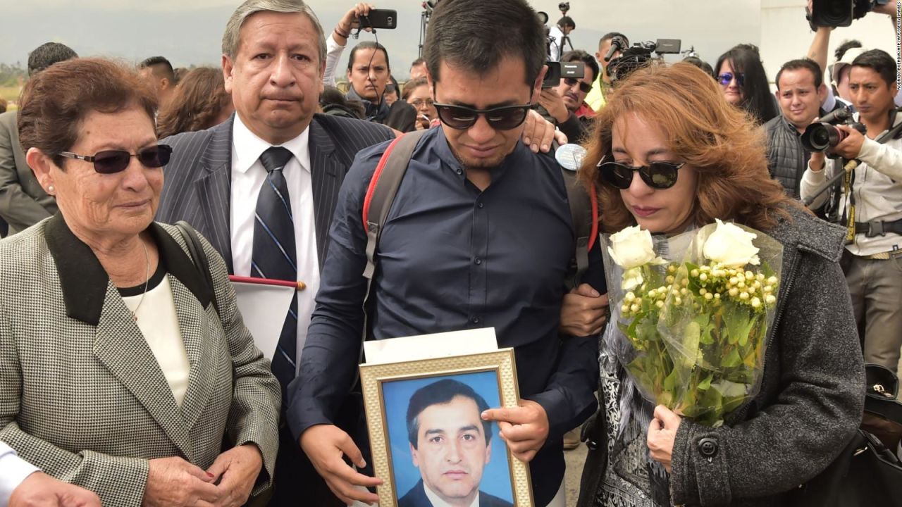 CNNE 538481 - vuelven a casa los cuerpos de los periodistas ecuatorianos asesinados