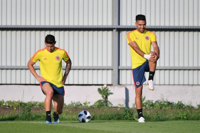 James Rodríguez y Falcao de Colombia entrenan antes del partido contra Senegal.