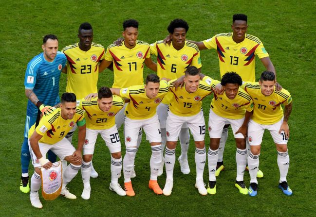 La titular de Colombia ante Senegal: David Ospina, Davinson Sánchez, Johan Mujica, Carlos Sánchez, Yerry Mina. Abajo, de izquierda a derecha: Radamel Falcao García, Juan Quintero, Santiago Arias, Mateus Uribe, Juan Guillermo Cuadrado y James Rodríguez.