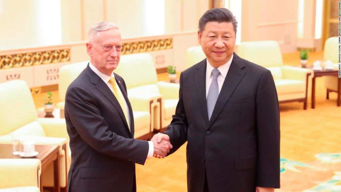 Xi Jinping junto a James Mattis en el Gran Salón del Pueblo, en Beijing.