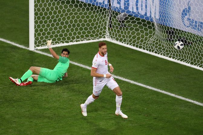 Fakhreddine Ben Youssef de Túnez celebra su gol frente a Panamá.