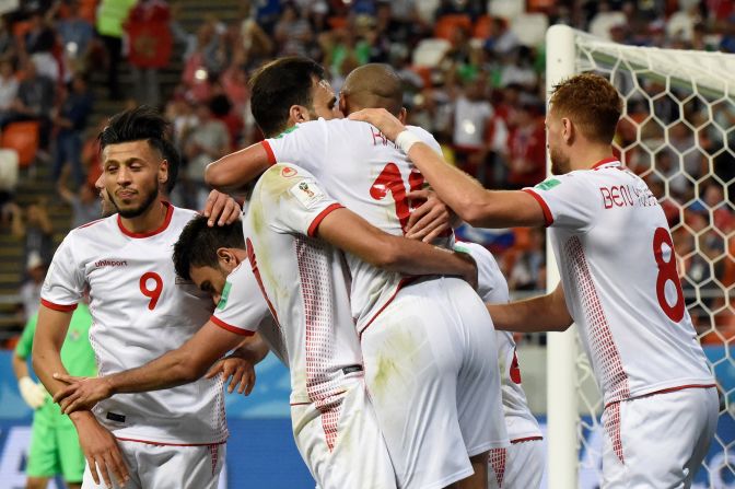 El equipo de Túnez celebra el segundo gol ante Panamá.