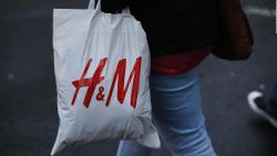 CNNE 538867 - #lacifradeldia- us$ 4-000 millones en ropa de h&m sin vender