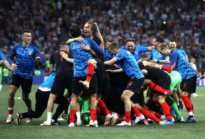 Croacia logra pasar a la siguiente ronda de la Copa del Mundo, tras vencer a Dinamarca en una ronda de penales de infarto.