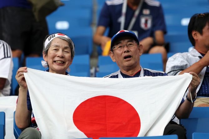 Fanáticos de Japón en la previa del partido ante Bélgica.