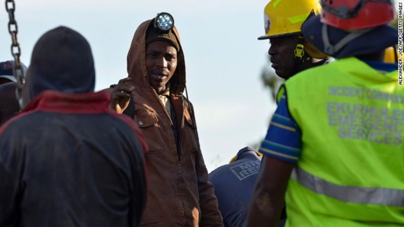 Mineros se atrincheran bajo tierra para evitar ser arrestados en Sudáfrica | CNN