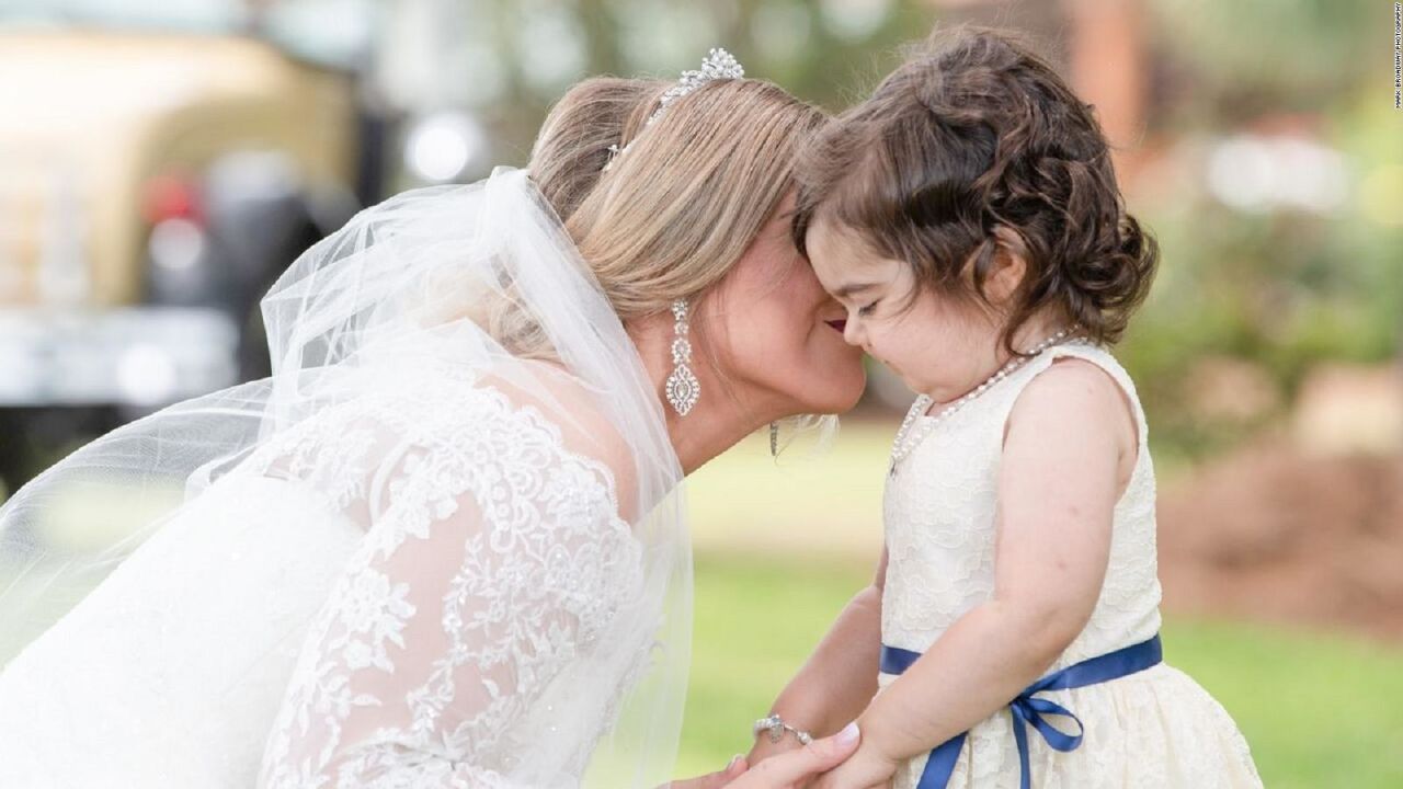 CNNE 540316 - nina llevo los anillos en la boda de su donante de medula