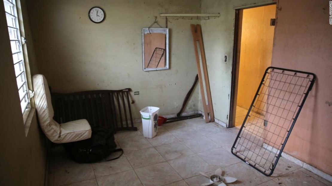 La habitación de Ramón Díaz García en Toa Baja, Puerto Rico, permanece vacía.