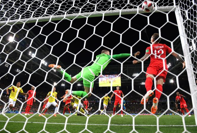 Momento en el que entra el balón en la portería de Inglaterra. Colombia empató con Inglaterra y van a la prórroga para ver quién pasa a cuartos de final del Mundial.