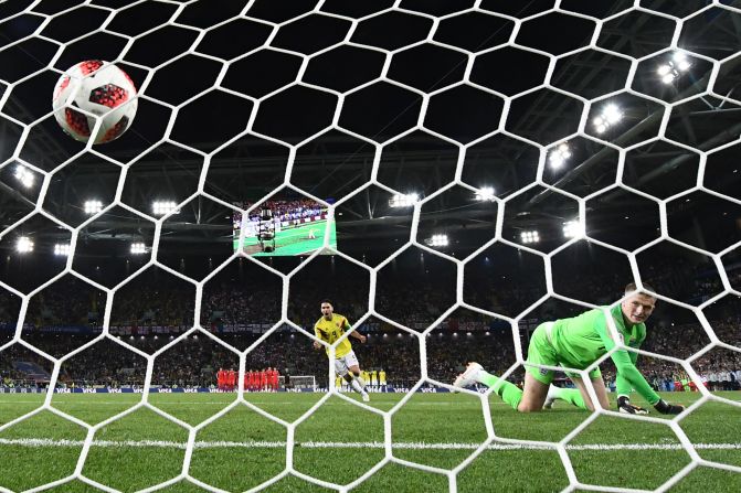 Gol de Falcao de Colombia en los penales ante Inglaterra.