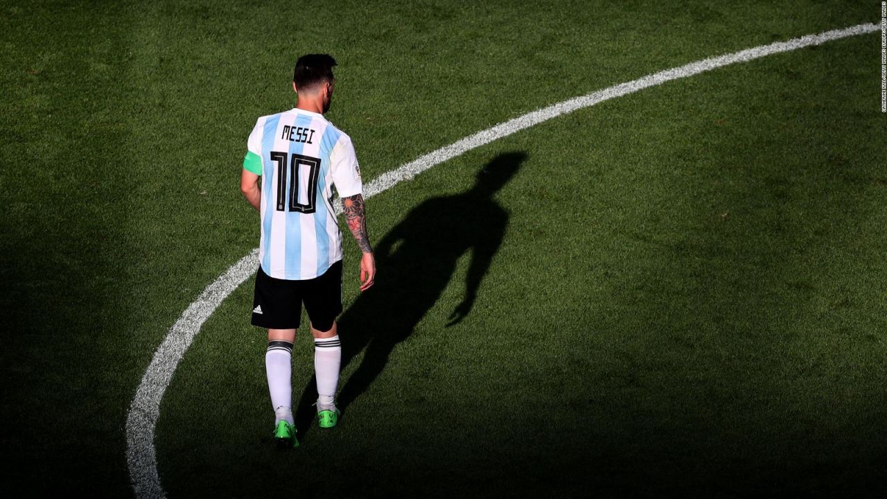 CNNE 540971 - ¿por que muchos argentinos maltratan a messi, segun martin caparros?