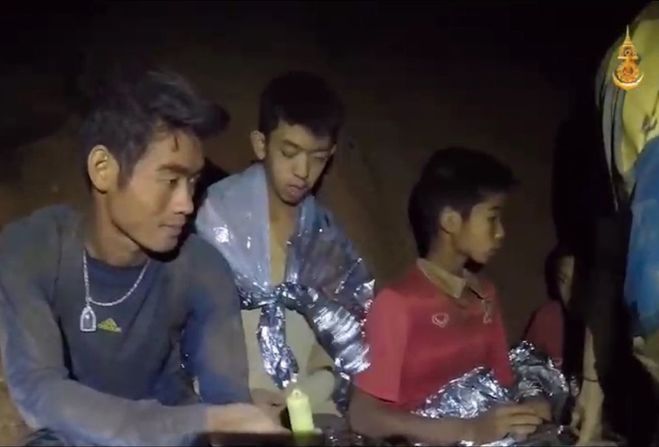 El equipo fue encontrado vivo por buzos británicos. La búsqueda ha convocado a equipos de rescate de todo el mundo. Foto: Royal Thai Navy