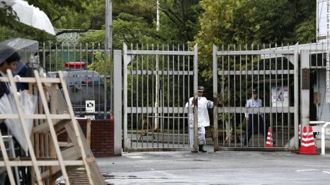 Esta foto muestra la puerta del centro de detención de Tokio el 6 de julio de 2018 donde Shoko Asahara, cuyo nombre real es Chizuo Matsumoto, fue colgado por ser el autor intelectual del ataque con gas satín en el sistema de metro de Tokio.