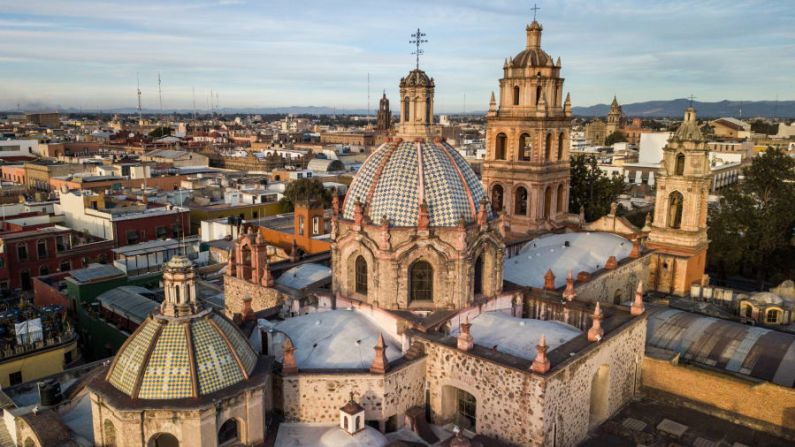 San Luis Potosí, México: La ciudad capital homónima de San Luis Potosí (generalmente llamada San Luis) es la decimoquinta ciudad más grande de México, con aproximadamente la misma población que Boston.