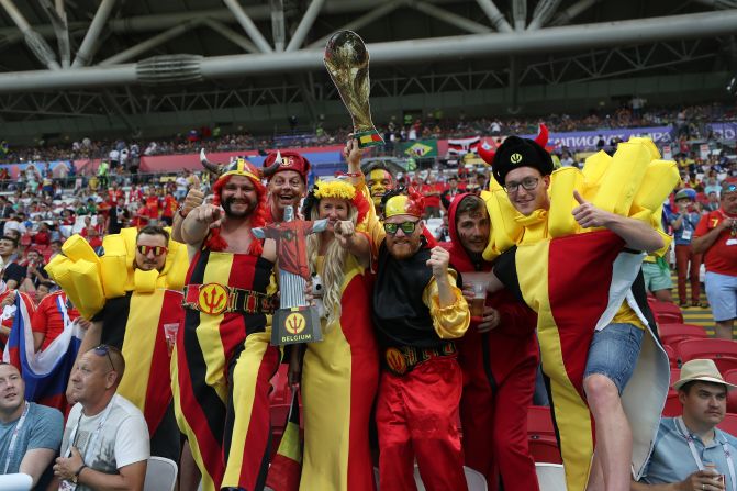 Atmósfera totalmente festiva antes del partido de cuartos de final entre Bélgica y Brasil. Los fanáticos belgas, vestidos para la ocasión. Catherine Ivill/Getty Images)