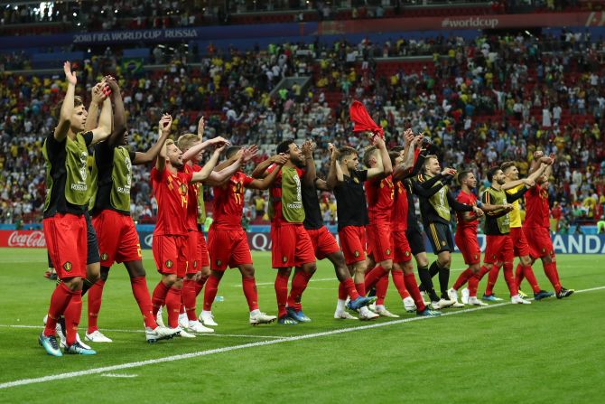 Felicidad en el equipo de Bélgica por haber ganado a uno de los gigantes de los Mundiales, Brasil. Dan las gracias a los aficionados que han ido hasta Rusia para verles.