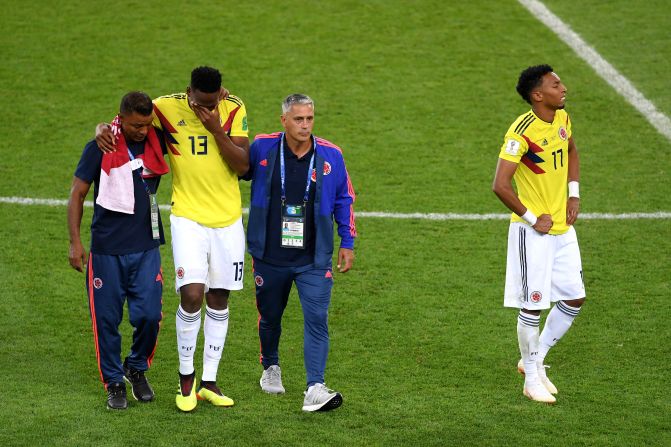 Yerry Mina y Johan Mojica, de la selección de Colombia, tras el partido por octavos de final ante Inglaterra. Los colombianos cayeron ante los ingleses y fueron eliminados de Rusia 2018.