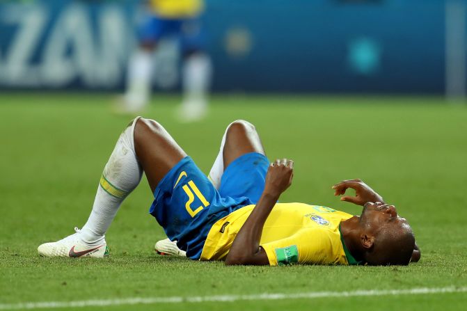 Fernandinho, futbolista de la selección de Brasil, tras la derrota ante Bélgica.