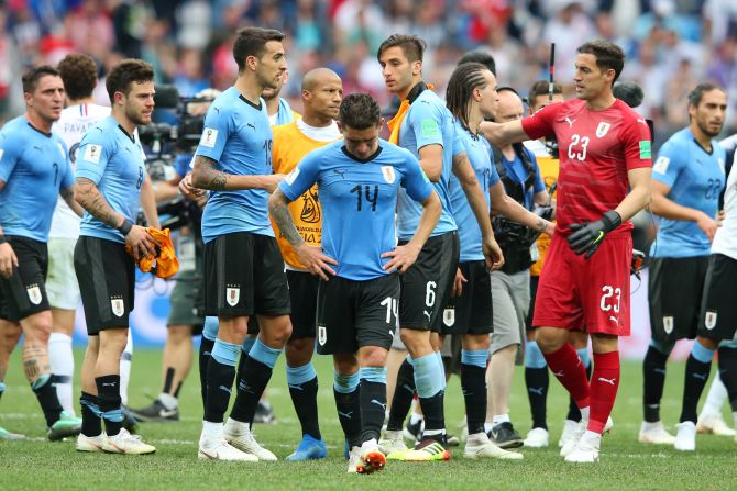 Lucas Torreira, de Uruguay, luce abatido tras perder en cuartos de final ante Francia y quedar eliminado de la Copa del Mundo Rusia 2018.