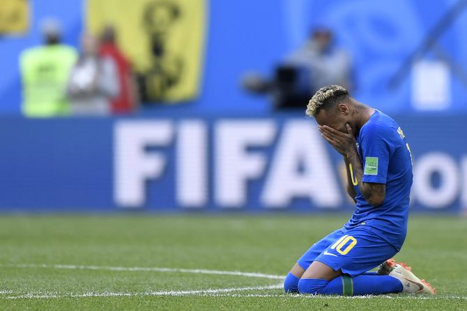 Neymar llora tras marcarle gol a Costa Rica en la fase de grupos. Después de una lesión que amenazó su participación en el Mundial, fue un logro cumplido, lágrimas de alegría.