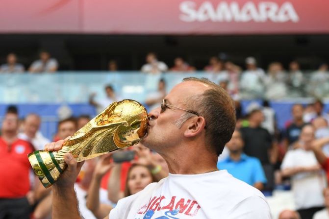 Suecia-Inglaterra fue el primer partido de la jornada para definir la segunda semifinal de Rusia 2018. Los ingleses en la grada apoyaban a su equipo.