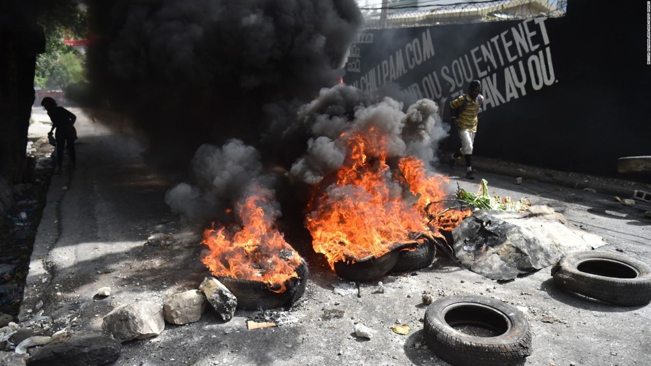 CNNE 542003 - violentas protestas por incremento del combustible en haiti