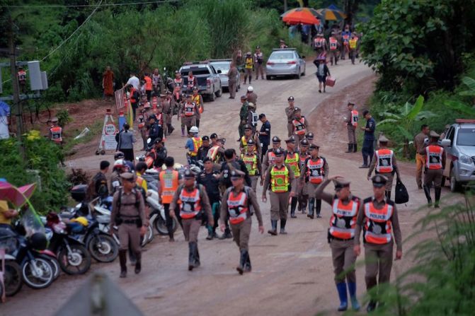 Desde tempranas horas del domingo empezó el movimiento en la zona de Chiang Rai, Tailandia, rumbo al inicio del operativo de rescate.