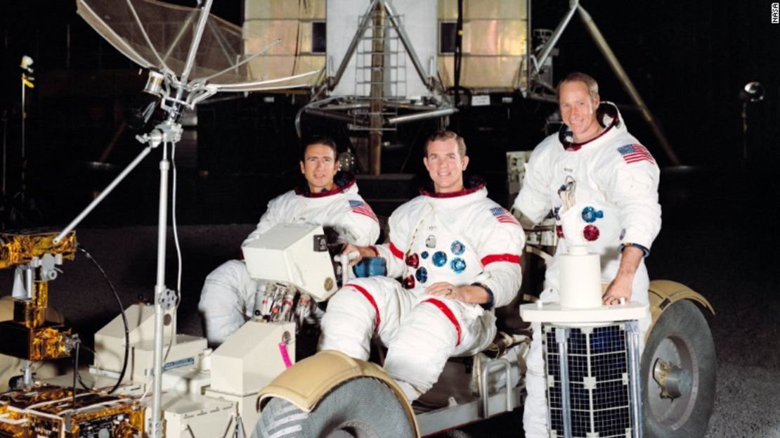 El Apollo 15 fue la primera misión capaz de permanecer más tiempo en la Luna, y el equipo tenía su propio rover. Desde la izquierda: Jim Irwin, David Scott y Alfred Worden.