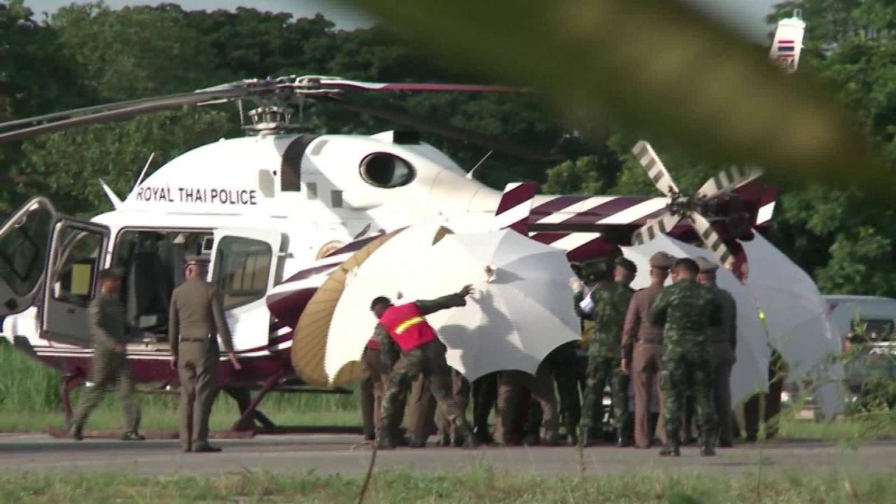 CNNE 542515 - tailandia- suspendidas las labores tras el rescate de 8 ninos