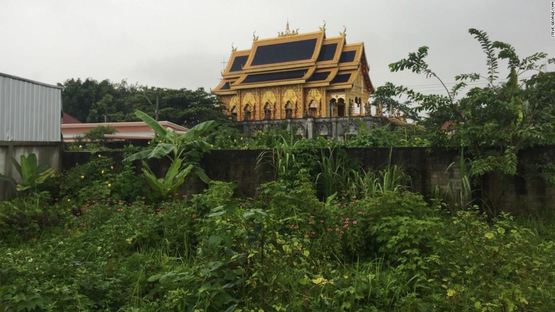 El templo de Wat Mai Loong-Khan temple, cercano a la casa de la tía de Ake, Mae Sai tiene varios templos y monumentos budistas.