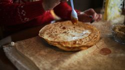 CNNE 542791 - del borcsh al blini, asi es la gastronomia rusa