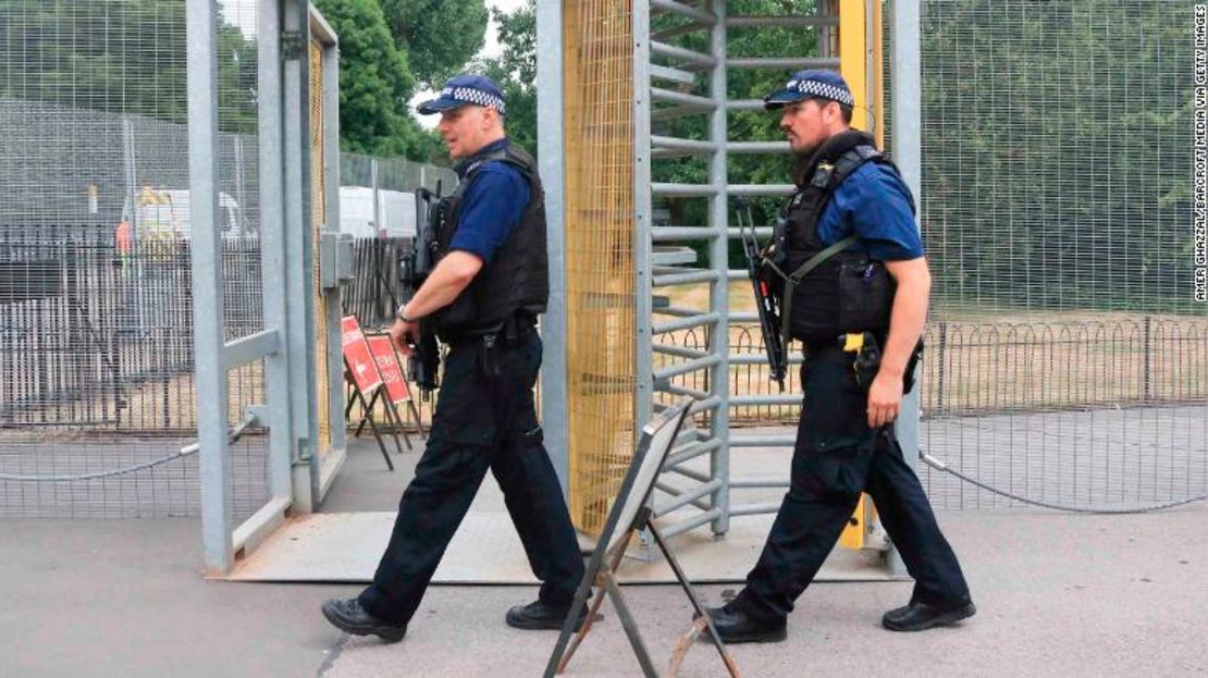 Se instalaron vallas de seguridad en el entorno de la residencia del embajador de Estados Unidos en Londres, ya que Trump pasará ahí su primera noche en Reino Unido.