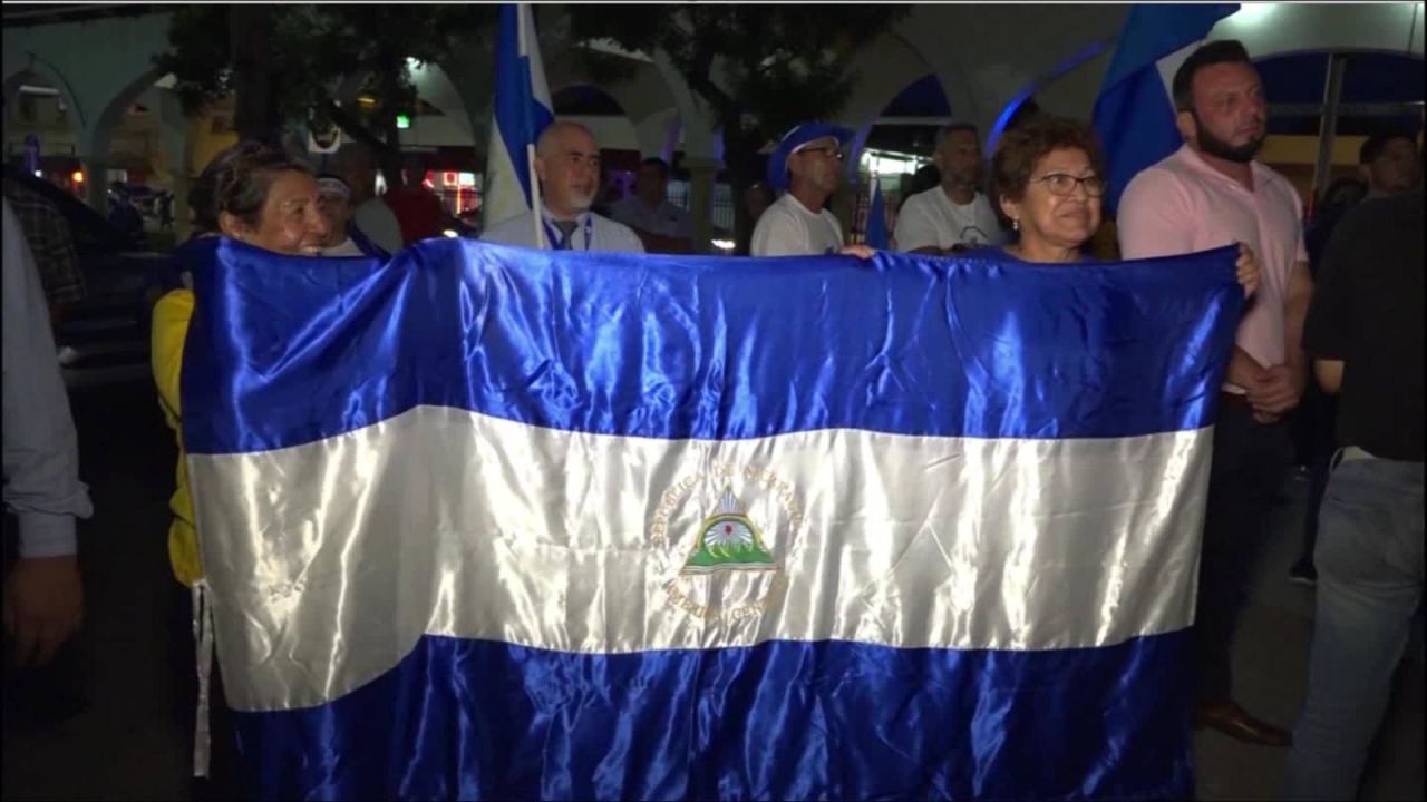 CNNE 544265 - nicaraguenses en el exterior- "me duele mi patria, pero no estan solos"