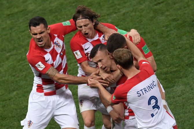 Los croatas anotaron primero gracias a Mandzukic y luego con un gran disparo de Pericic.