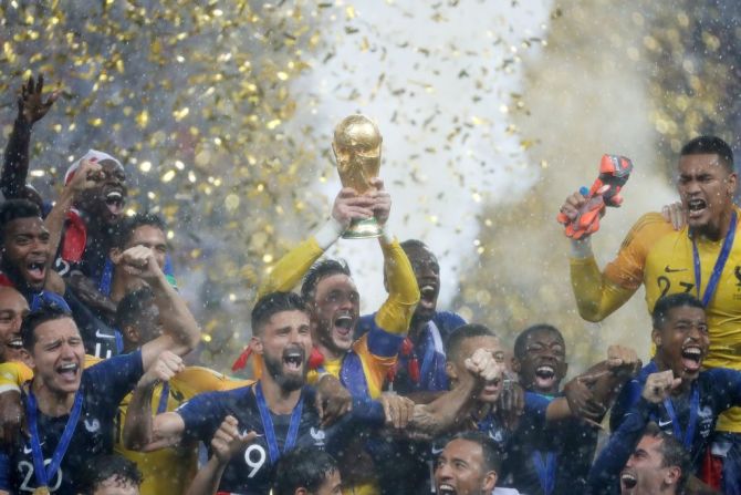 La selección de Francia de coronó bicampeona en el Mundial de Fútbol en Rusia al vencer 4-2 a Croacia en la final en el estadio Luzhniki de Moscú.