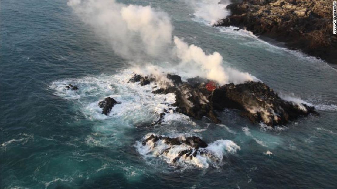 La isla está en la parte más al norte de la entrada del océano.