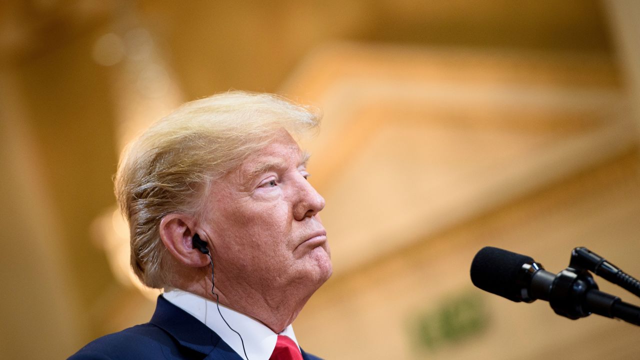 US President Donald Trump listens during a press conference with Russia's President during a press conference at Finland's Presidential Palace July 16, 2018 in Helsinki, Finland. - The US and Russian leaders opened an historic summit in Helsinki, with Donald Trump promising an "extraordinary relationship" and Vladimir Putin saying it was high time to thrash out disputes around the world. (Photo by Brendan Smialowski / AFP)