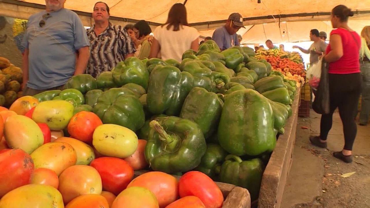 CNNE 544766 - venezolanos exigen "un sueldo digno"