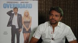 CNNE 545061 - ¿por que derbez eligio a anna faris para "overboard"?