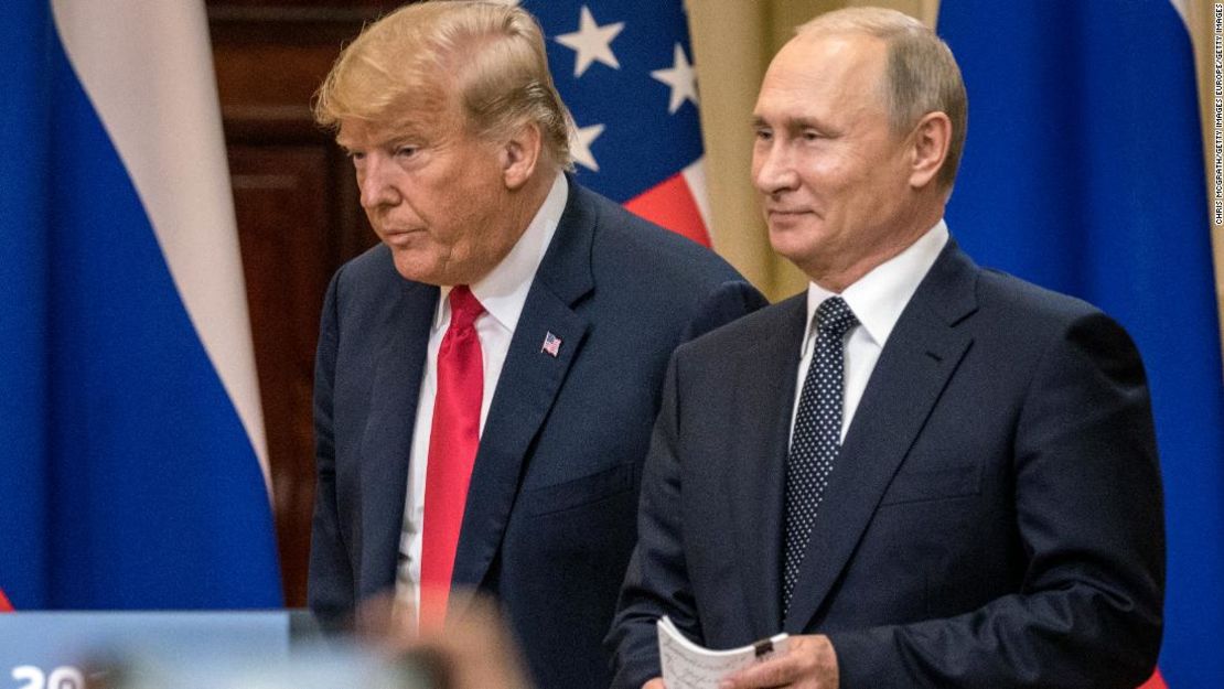 Donald Trump y Vladimir Putin durante la conferencia de prensa en Helsinki, Finlandia, tras la reunión entre ambos líderes el lunes.