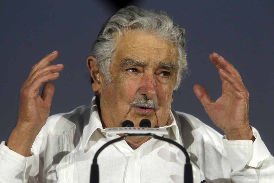 El expresidente de Uruguay José Mujica en una imagen de archivo durante un acto de la campaña electoral de Chile en apoyo del candidato Alejandro Guiller en 2017.