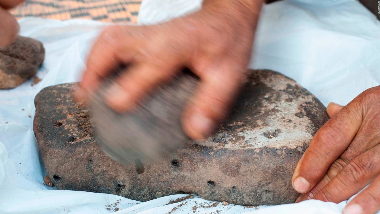 CNNE 545289 - ¿te comerias este pan con mas de 14 mil anos?