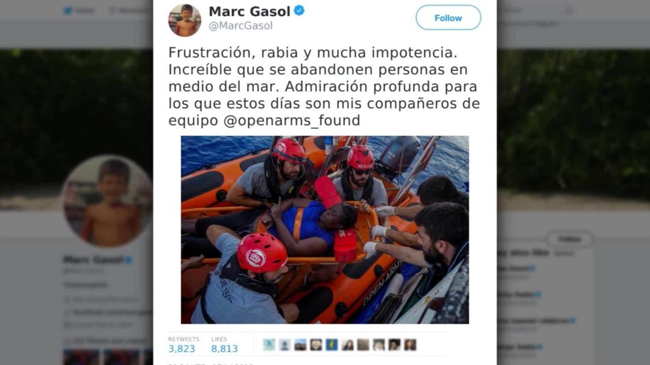 CNNE 545473 - marc gasol ayuda a rescatar a una migrante de camerun