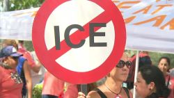 CNNE 545493 - manifestantes le piden a trump el cierre de ice