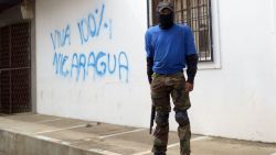 CNNE 545608 - topshot-nicaragua-unrest-paramilitaries