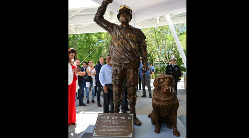 En Puebla, México, fue develada la estatua en honor a Frida, la perrita de la Marina mexicana que protagonizó las labores de rescate tras el sismo que azotó ese país el 19 de septiembre de 2017.