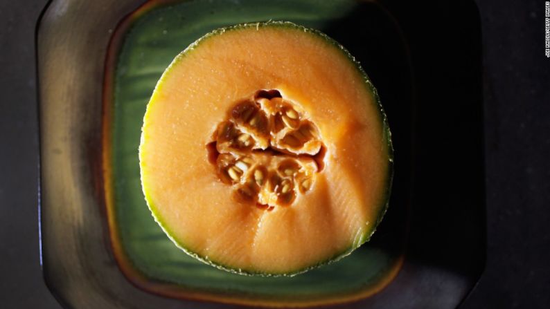 Pomelo: contiene un 90,5% de agua. Esta fruta cítrica ayuda a bajar el colesterol y a reducir la cintura. También ayuda a estabilizar el nivel de azúcar en sangre, según investigadores.